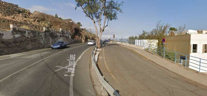 Carretera GC-100 a la altura del IES La Rocha/GM.